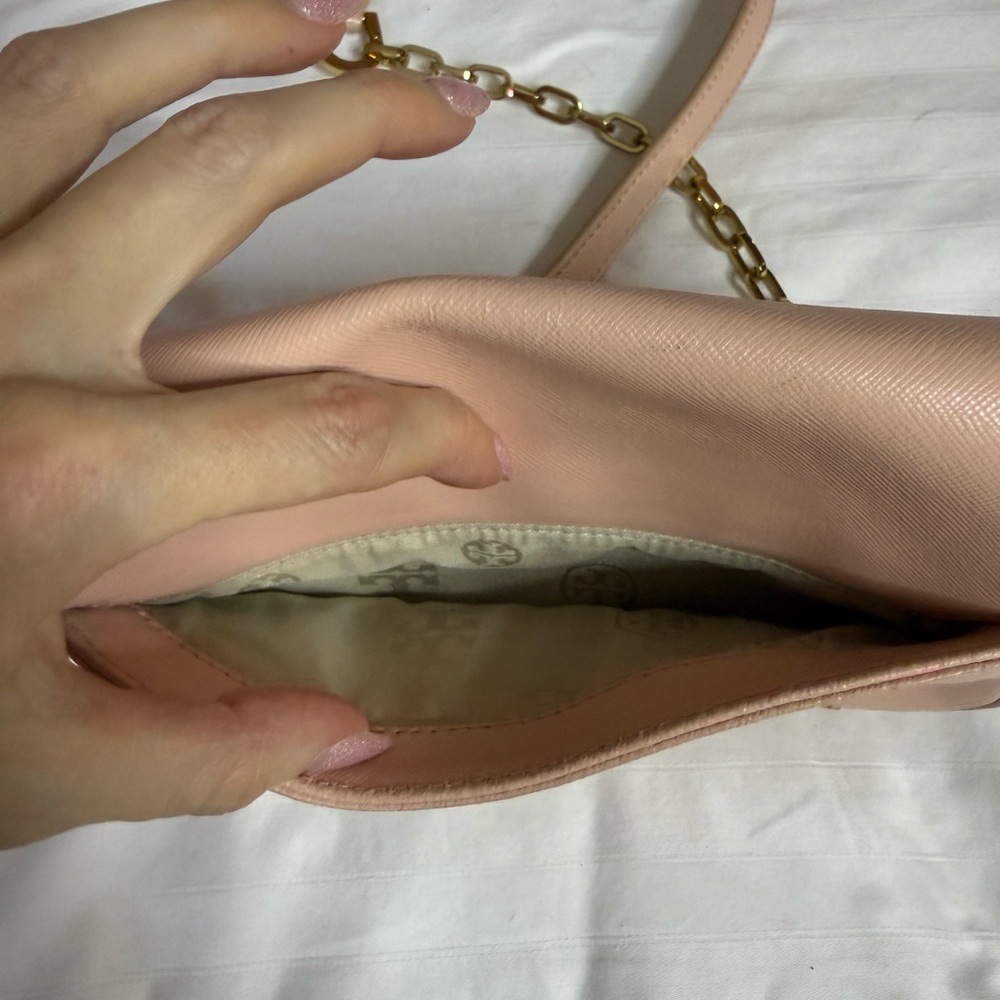 Tory Burch Blush Crossbody Bag with Gold Chain - Picture 5 of 8